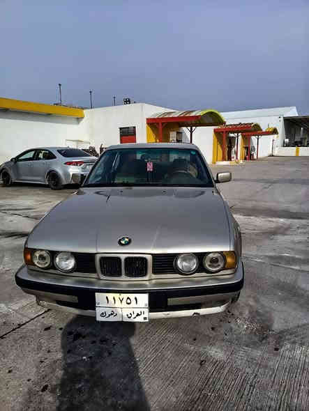 BMW 525. 1990. توماتيك. سعر 60 و مجال  رقم تلفون *********** واتساب
