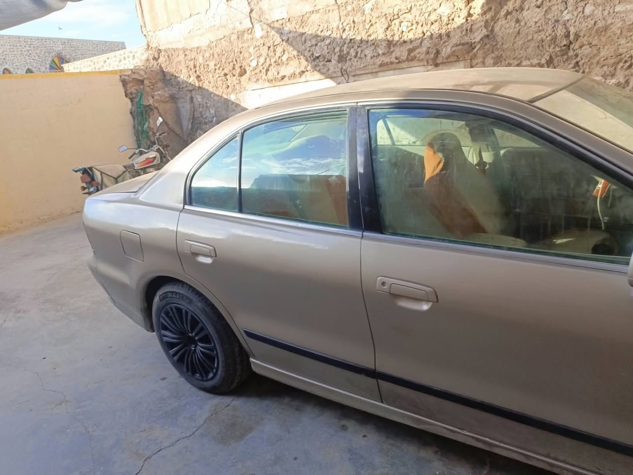 السلام عليكم من رخصت الدمن مسيبوشي كلنت  2000وارد امريكي كير وتوماتيك ومحرك كامري ابو الجف تخم نايرجديد باتري جديد رقم دهوك سنويه صاقطه  ترهم كروس مكاني كفري سعر 35ورقة رقم الهاتف***********
