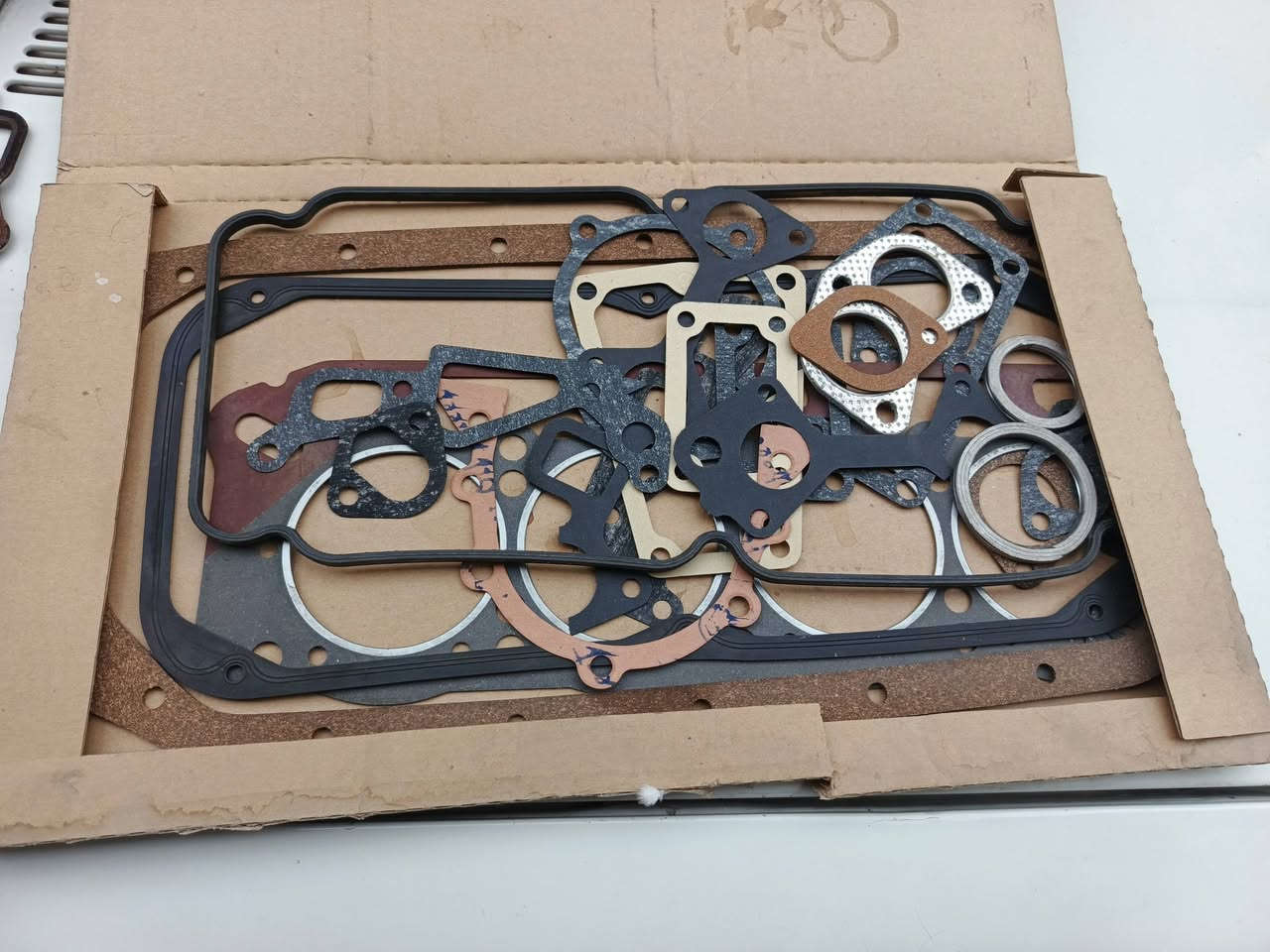 ادوات كرونا جديد وتفصيخ اصلي شركة عنوان المحل باب الشرجي مقابيل محطة وقود البتاوين  احمد ياباني ***********
