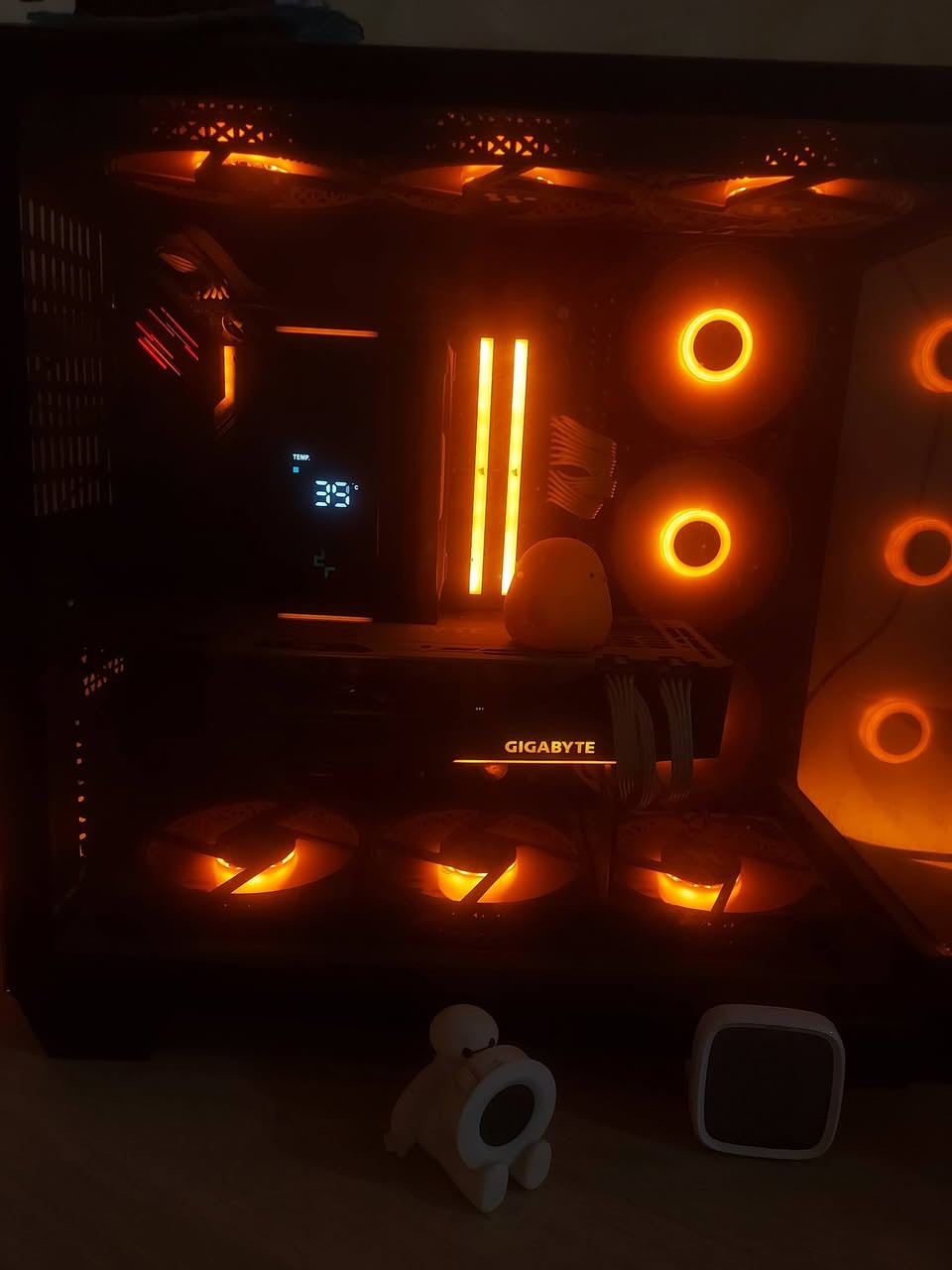 تجميعة للالعاب والمونتاج
والسعر مال واحد مستعجل عالبيع والسعر قفل لان شلون ما تحسبها هي رخيصة 

الكيس
Cpu:- I5 12400f 
M.b:-Asrock Z690 pg velocita ddr5 pcie 5 
Cooler:-deep cool Ak400 Digital 
Gpu:- Gigabyte 3080ti 3fan rgb 
Ram :- Corsaier vengenc 32 gb 5600mts rgb
Psu:-segotep 850 plus gold full moduler pcie 5 atx 3.1  
Ssd:- samsung 240 gb for system 
Ssd:- 2tb for games 
Case:-fishtank 9fan rgb 

سعر الكيس مليون و٧٥٠ الف 

الاكسسوارات 
١:- كيبورد ميكانيكي fnatic streak mini cherry mx switch واحد من اسرع سويتجات الجيمنج 

٢:- ماوس fnatic bolt wireless 

٣:- سبيكرات ماركة لوجتك 

٤:- جويستكات ثنين وايرلس وحدة ماركة easy smx والثانية ماركة 8bitdo

سعر الاكسسوارات ١٥٠ الف


**إذا كنت صاحب هذا الإعلان وتريد حذفه لأي سبب، رجاءا أرسل رسالة إلى الدعم الفني**