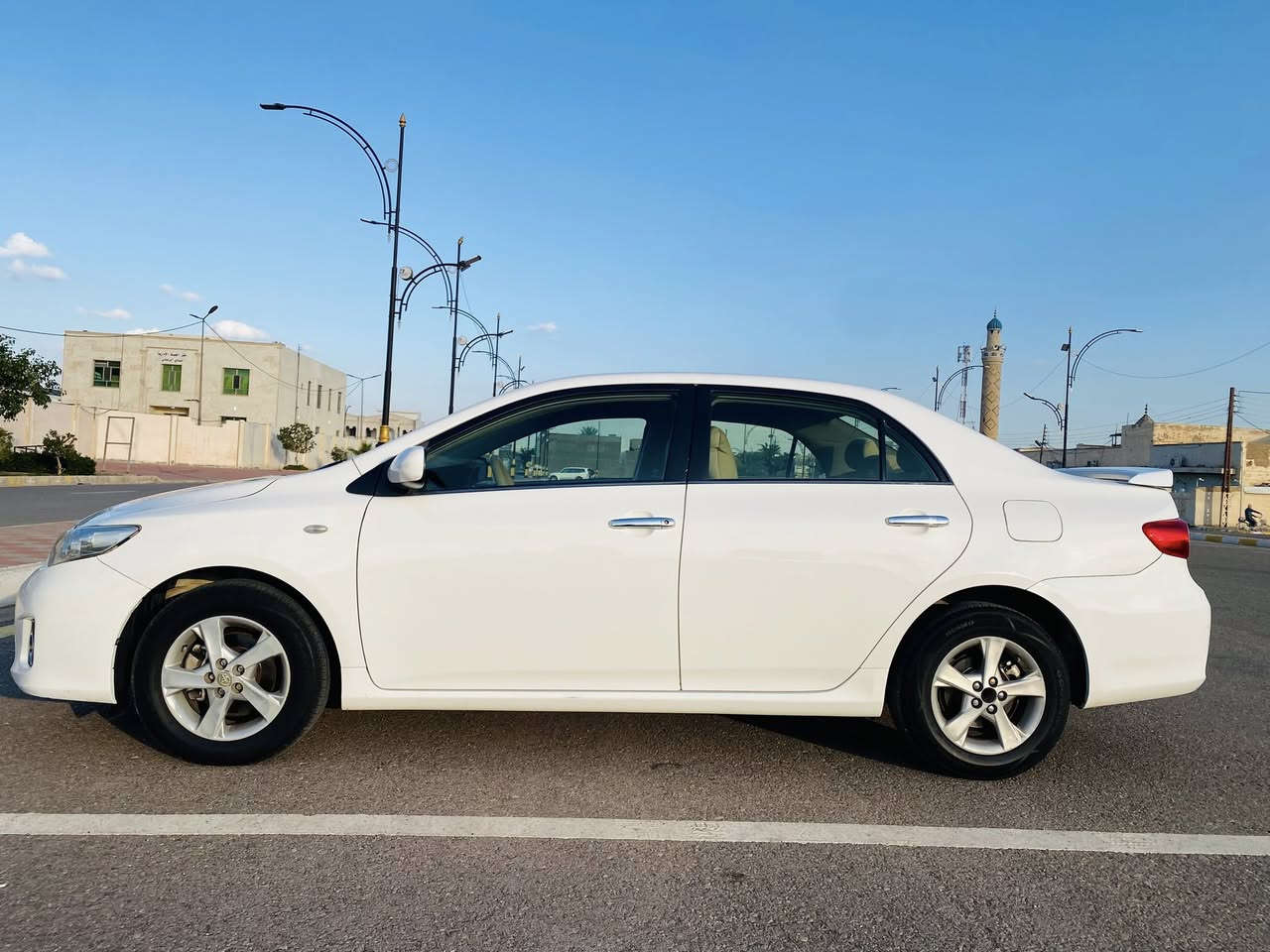 السلام عليكم 
للبيع فقط 
كورلا 2013 خليجي لاصبغ ولا تبديل كفاله عامه من قطره صبغ 
گير ومحرك كفاله
صدر امامي خلفي جيد جداً 
تخم تاير جديد 
سنويه وارقم قبل شهر كملتها من كل شي متخلي عليها ولا اي شي جاهز
تبريد + تدفئه 
دوشمه + دواخل جديد 
السياره رقم اربيل تحويل مباشر بأسمي ( بيع فقط )
السعر 130وبيها مجال 
مكان السياره الانبار - الرمادي 
***********
