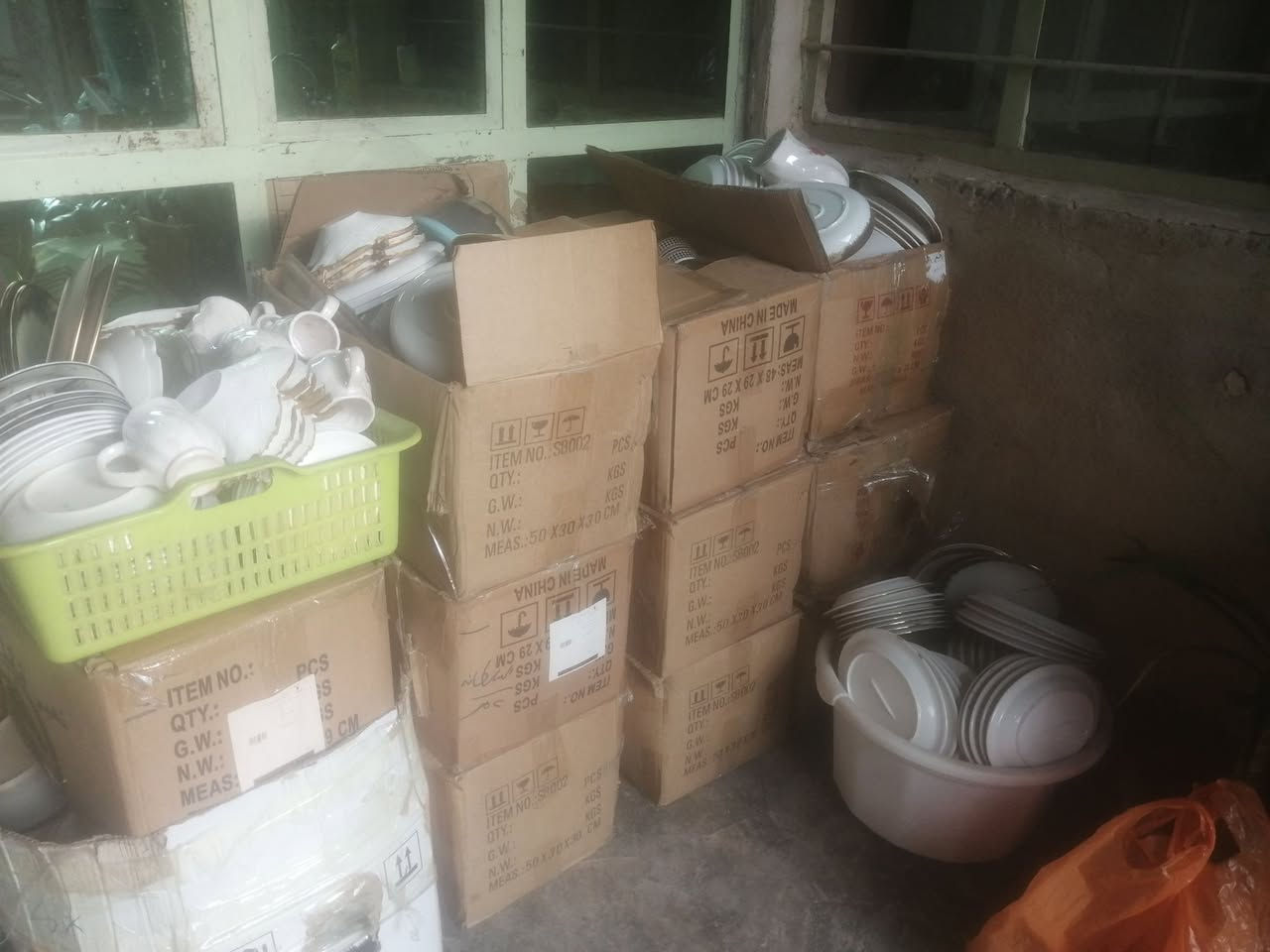 عندي مواعين للبيع تقريبا 16 لو 17 كرتون شلع للبيع شراء يجيني على الخاص ويخابر على هذا الرقم***********
