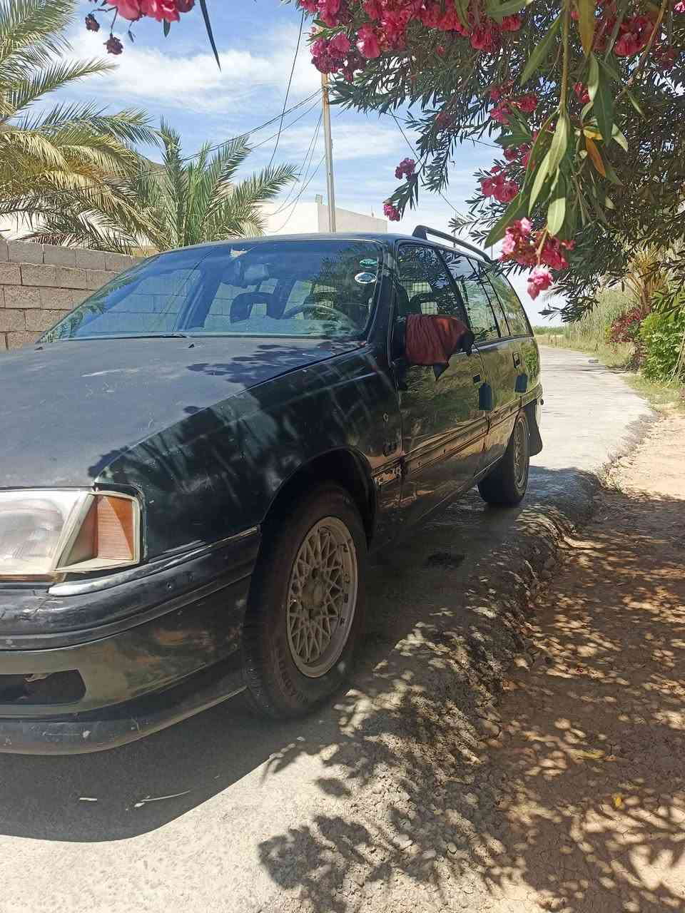 سلام عليكم     سعر23💵
اوبل وميكا مديل 1993
راقم ديالى تحويل مباشر 
سنويه 2028
كير عادي( مكينه وكير كفاله) 
تخم تاير صدر مامي اخلفي كله جديد 
عنوان ديالى بلدروز 
***********
