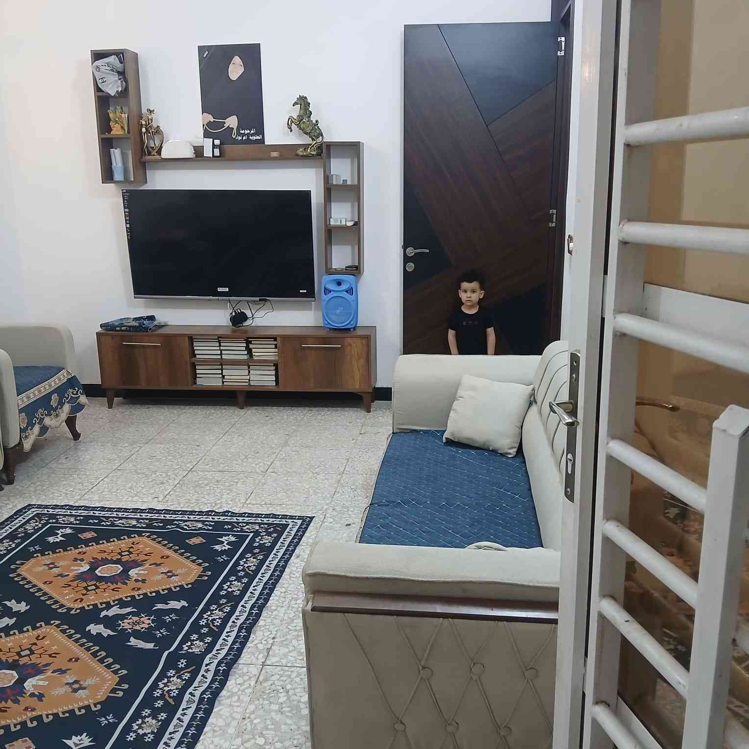 بيت ١٠٠ متر طابق ونص للبيع عقد زراعي مكاتبة دلال فقط  غرفتين نوم وصالة واستقبال  نهاية الاربع شوارع شارع سكلة الركابي الفرع الثالث (السعر 90 )بي مجال بسيط استفسار ***********
