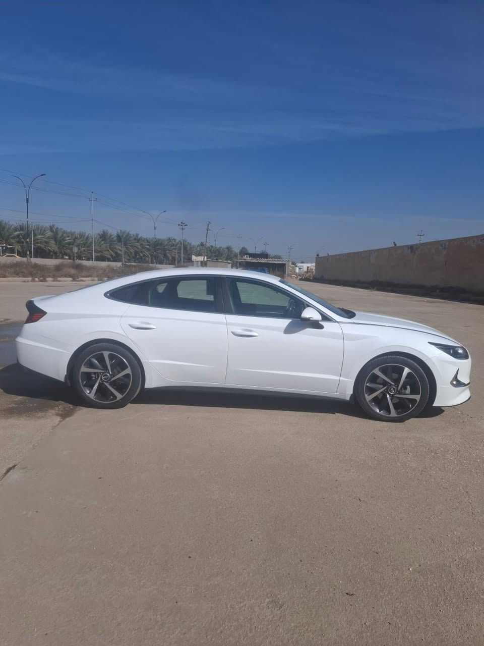 سوناتا 2023 
ماشيه 45 الف
مواصفات نص فول
كامرا 
شاشه كبيره
حساسات خلفيه واماميه
الداخل لونين وتبريد قطعتين
المحرك 2500
السياره على ايدي من الزيرو لليوم
 مكفوله من كل شي 
تريد وكاله تريد تحويل
مكان السياره بغدادزعفرانيه
للستفسار 
***********
..
السعر 202$
