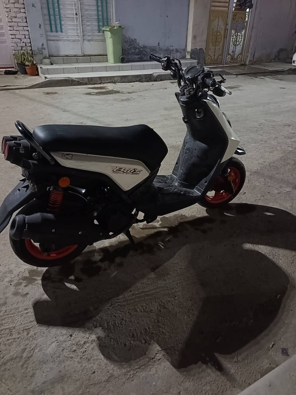 سلام عليكم
سكنس جبلي مديل 15 
كل نقص ما بيه مثل ما موضح بل صوره اوراق كامله منفيس مكاتبه 
كلشي بيه شغال
خدم واحد ويه مكينه 
قفل جنطه
قفل ستيرن
قفل جوزه
دبلات شغاله 
تايرات جديده
دهن جديد
عارضه مليون 100 بيه مجال قليل
متواجد كل وقت ***********مكاني بغداد شعب
