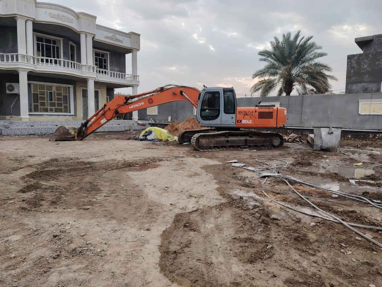 السلام عليكم للبيع حفاره هيتاشي موديل 2000 جاهزه مئسسه نقار تبريد بلادي رقم واسط سنويه جديده مابيها نقص برغي مداور ثاني يوم مكانها انبار هيت السعر 215 ورقه 
***********
