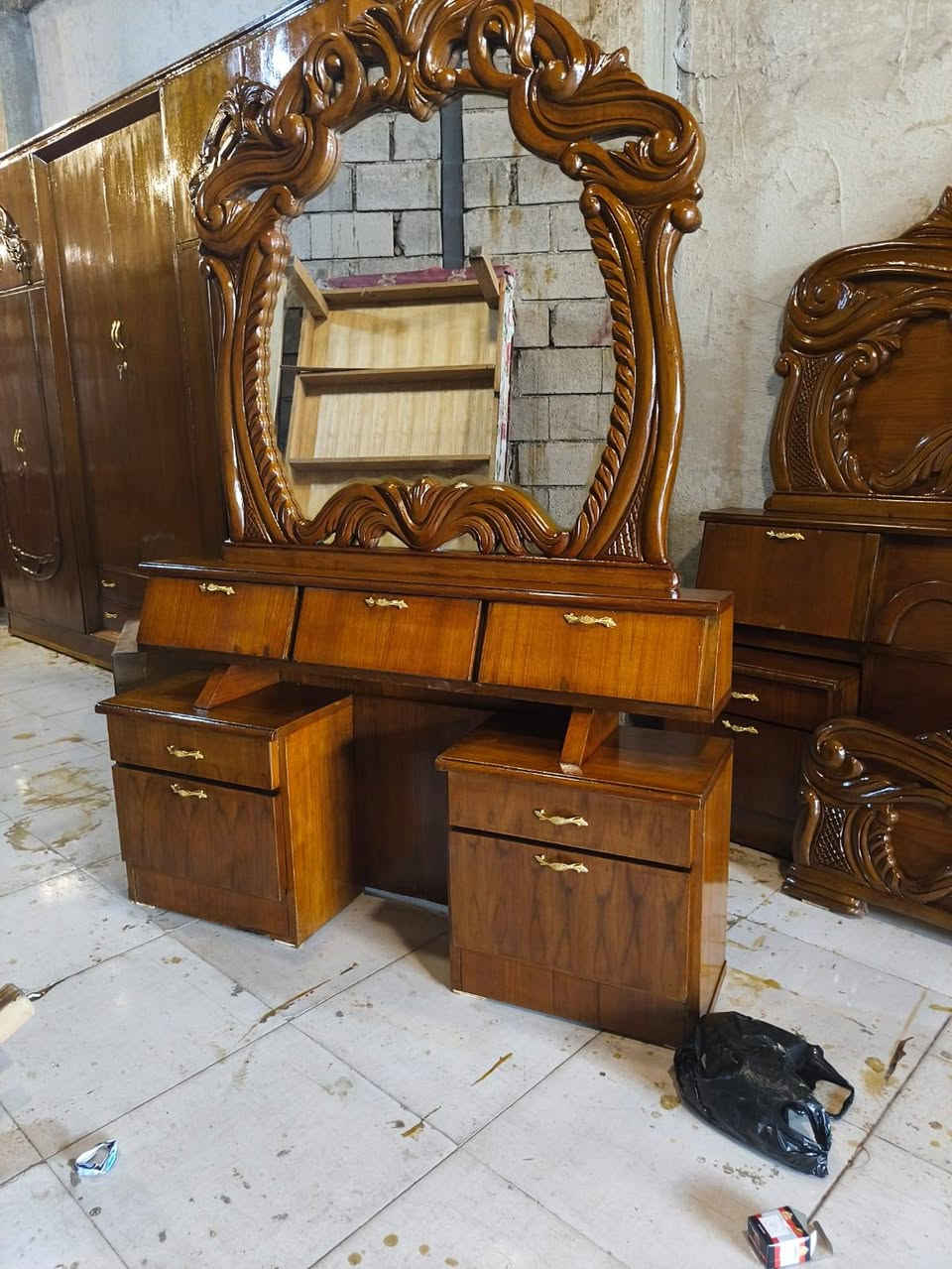 غرفة 6 ملحق ضهر جنبر شغل قديم مو مال اسع للأستفسار *********** موصل, نينوى
