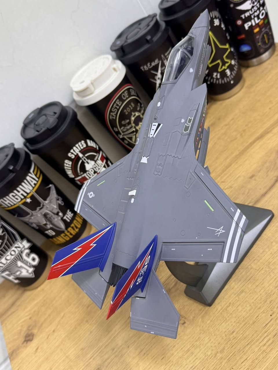 #مجسم_طائرةF_35A لايتنينغ تابعة للقوات الجوية الامريكية 
معدن بالكامل 
145 الف
008A Air Force 1 F-35A Lightning II 1:48
Model #AF-01 USAF 412th TW, 461st


**إذا كنت صاحب هذا الإعلان وتريد حذفه لأي سبب، رجاءا أرسل رسالة إلى الدعم الفني**