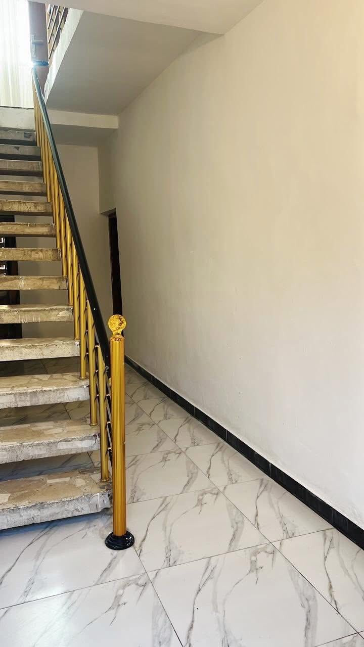 دار للبيع … طابو صرف 
📍في حي المعالف – قرب شارع دكتور حافظ

مساحة 100 م
 ( 10 ✖️10 )    ركن خارجي

طابقين :
[[ صالة ومطبخ وخدمات بكل طابق + 4 غرف نوم ومنور وبيتونة وسطح ]]

للإستفسار الإتصال على ( ‭0770 263 8124‬ )

*ونستقبل كافة العروض في جميع مناطق الكرخ
*وتتوفر عروض أخرى حسب الإمكانية
