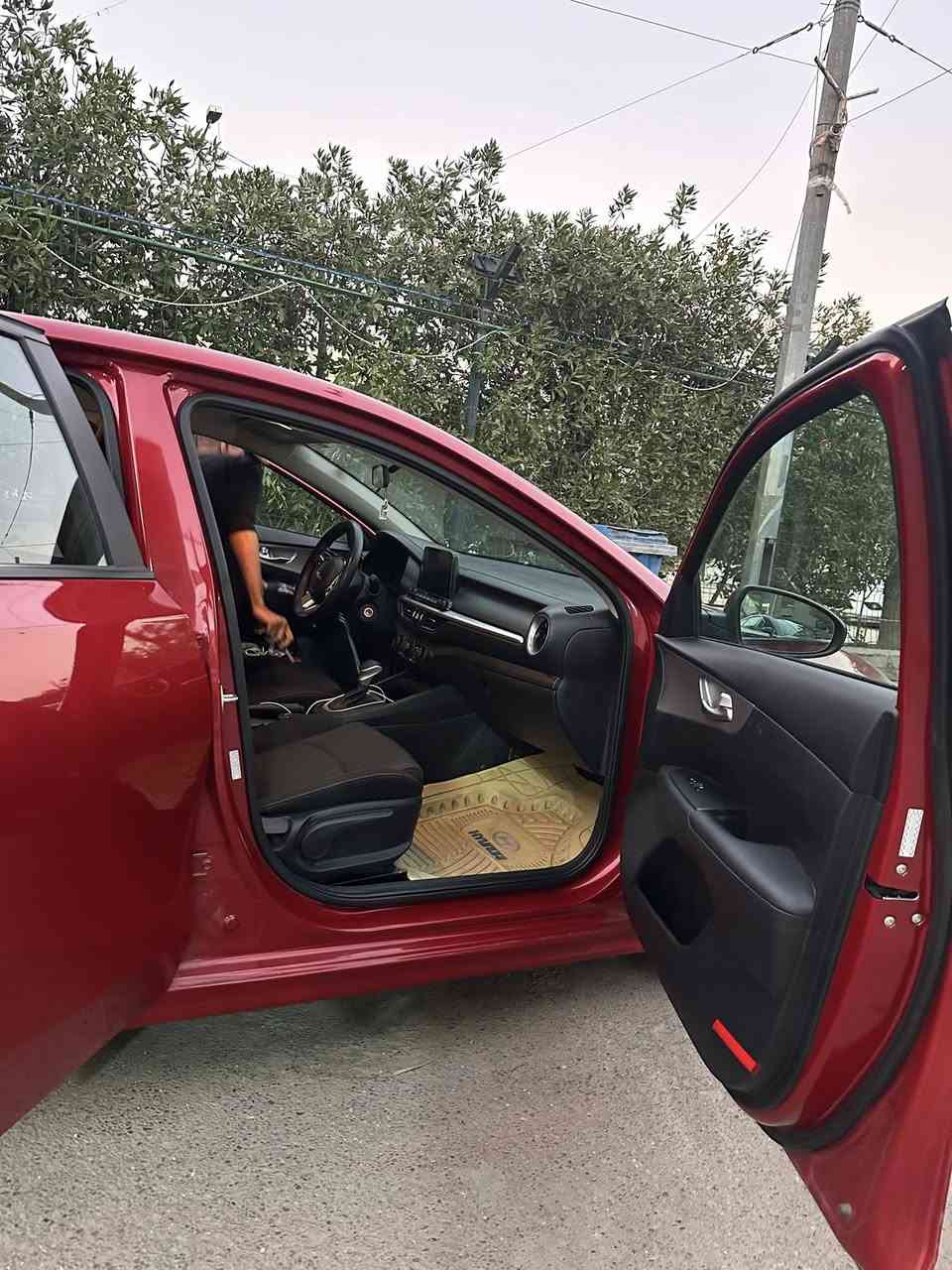 فورتي موديل 2024
حادثه قبق جنطه وراجع نفسه حادثه خفيف موضح بصوره بدون ايرباك بدون دواخل سياره أحلى من صوره 
ماشيه ٤٦ الف 
عنوان بغداد مدينه الصدر 
رقم بغداد 
***********

  ***********
