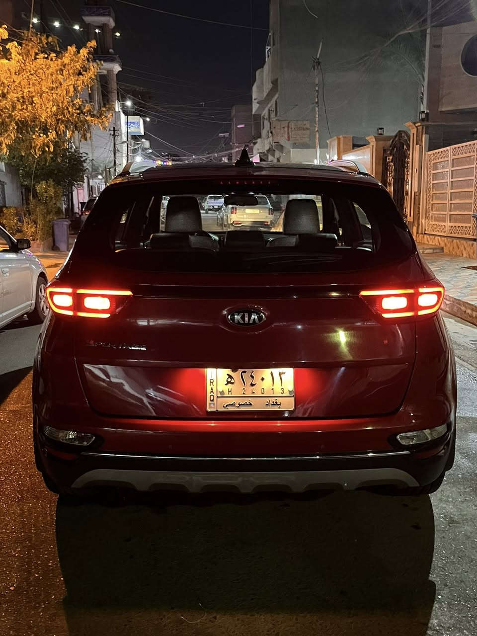 سبورتج موديل2021  :اللون احمر كرزي ،كير اوتماتيك ،المقاعد جلد شاموي ،محرك4 سلندر، جنطة كهرباء، سقف بانوراما ،مقاعد دگمة اوتماتيك، كأمره خلفيه ،مرأه جانبيه كهربائيه'رقمها بغداد، التشغيل بصمه وعن بعد' شاشه وحساسات ،ماشيه(99000km), للسعر والتواصل :***********
