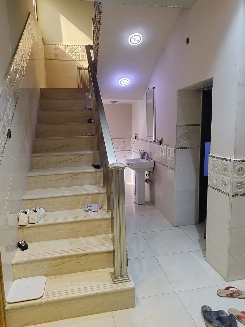 السلام عليكم رمضان كريم عليكم والله يتقبل منكم الصيامكم 
عرض اليوم هوه بيت بل مجمع ابن يقطين المساحة ٢٠٠م بناء حديث ديكور حديث غرفتين وصالة وبراني وصحيات البيت مطلوب ٨٥ والتسديد الشهري ٤٨٣ علماًان السعر الكلي ١٦٥ مع المجال للستفسار الاتصال على *********** أو مراجعة مكتب عقارات الثابت عنوان المكتب السماوة حي الحكم مجاور مجمع الالماني توتل مقابل متنزه النورين. ملاحظة علق بكلمة تم توصلك التفاصيل .
