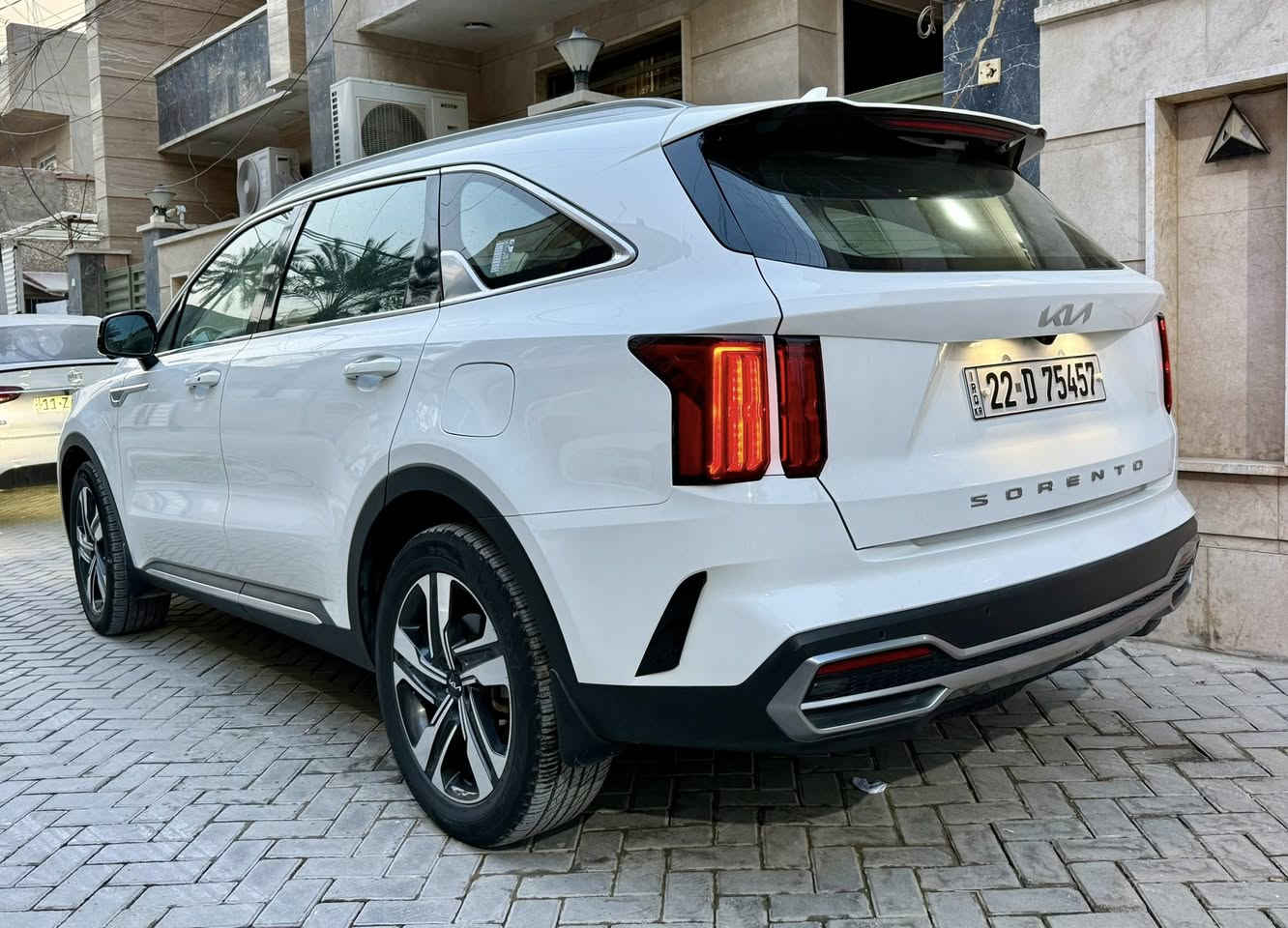 السلام عليكم كيا سورنتو 2022 خليجي فول 1/1 باب اولاعلى فئة معروفة مواصفاتها 4 كامرات بنوراما كشن جلد حار بارد بردات كير ماوس داخل ابيض مكفولة من اي حادث رقم اربيل بسمي وفحص وهزة جديد مكان بغداد رقمي 
***********
