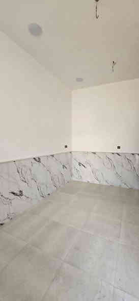 سلام عليكم دار للبيع سعر ٨٨ مليون مع المجال 
مساحه ١٠٠ متر واجها ٦ متر طابق واحد نوع العقار ملك صرف ١ غرفه نوم بيت بناء حديث جدا وحاليا فارغ تسليم مباشر عنوان الدار طويريج ام الهوى شارع ابو قاسم كافه الخدمات للاستفسار الاتصال ***********
