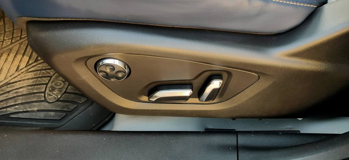 دونگ فینگ کلین هیچی نیە دعامی لۆ دەعامی بەشەرت فول فول مواسفات  کارەبای بنزین 35 هەزار ڕۆیشتوە رەقەم هەولێر بەناوی خۆمە هەرچی مواسەفاتە هەیتی مواسەفاتی زۆرە زەمانی شەش ساڵی لەگەڵە دوو رەنگ ژوورەوەو دەرەوە ژمارەی تەلەفۆن *********** گۆرینەوەو فرۆشتن
- نرخی 195 ورەقە
دونگ فينگ هيوج - Dong Feng Huge
- المحرك: 1.5 L محرك هايبرد من شركة نيسان اليابانيه وبضمان 6 سنوات او 200,000 كيلومتر
- موديل 2024
- الوان سلفر   اسود+ اسود
- القوة الحصانية : 242 حصان 
- عزم الدوران : 540 نيوتن
- ناقل الحركة : 7 سرعات
- 5 راكب 
- ويل قياس 19 أنج 
- بانوراما
- كاميرا محيطية 360 درجة 5 کامیرا
-انارة داخلية مخفيه متغيرة الألوان
- شاشة التحكم 12.3 انش
- شاشة لعرض القيادة 12.3 أنش
- التحكم بالمكيف لمس 
- مري كهرباء/مدفئة 
- مكيف امامي منفصل وموزع خلفي
- تحذير النقطة العمياء 
- مقاعد مصنوعة من جلد النابا
- تدفئه تبريد بالكراسي 
- مقعد السائق كهرباء ١٠ حركات
- مقعد معاون كهرباء ٤ حركات
- 3 وضعيات قيادة 
-أستهلاك الوقود 5.8 لتر كل 100 كم 
- بلوتوث 
- حساس أضوية 
- نظام المساعدة على النزول من المنحدرات 
- رادار (تحديد مسار )
- حساس خلفي
- محدد سرعة
- نظام المساعدة على القيادة 
- دخول ذكي (بصمة)
- انارة محيطية أمامية
- انارة امامية زينون
- كشاف ضباب خلفي
- باب خلفي كهرباء
- هاند بريك كهربائي
- فتحة USB 
- توقف اوتوماتيكي ( Hold Auto)
-حساس مطر
- مؤشر لضغط الاطارات
- 8 سماعات مع سماعات رأس في المقاعد الأمامية 
-وسائد هوائية عدد 8 ....*********** گورینەوەو فرۆشتن... أربيل, العراق
