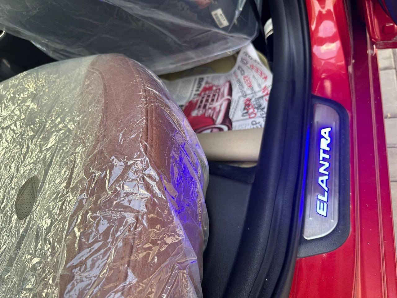 (النترا 2020خليجي )
(ماشيه ٧٣الف فقط )
(سياره جديده بمعنى الكلمه بعده بلزكات الشركة)
(مواصفات فووول 1 على 1 ) اعلى شي بلمواصفات 
(رقم بغداد مشروع وطني )
حجم المحرك 0.DOHC/  L2 يعني 2000 مرتبط بكير 6سرعات 
(مفتاح التشغيل بصمة عدد 2) الباب بصمة السايق والصدر 
كشنات جلد بقلاوة لونين اصلي 
فتحة سقف سلايد روف  
كاميرا خلفي دواره حساسات خلفي حساسات امامي
 قطعتين تبريد اربع انضمة قيادة ECO / NORMAL/ SPORT Smart اشاير بلمري اشارة ترحيب عند الاقتراب  
جنطة ذكية عند الاقتراب تفتح 
كير at المرغوب 
ملاحظة : سبير منازل بعده 
تخم تاير جديد 
مكاني بغداد الكاظمية 
للتواصل ***********
