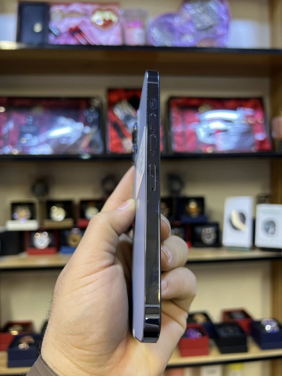 13 برو ماكس بسعر مناسب 😍
13 برو ماكس ذاكره 256 بطاريه 87 بلادي نضافه 90‎%

مبدل شاشه وكاله فريم ناصي مع ضمان الفحص 3 ايام💐

ملحقات كامل ( كارتون + كيبل شحن ) مع لاسق شاشه هديه

كربلاء / فلكة كنطرة السلام / شارع فريحه / 

مقابل مجموعه الوارث لمواد البناء ( ركن شارع البرج ) 

اتصال + واتساب ***********
