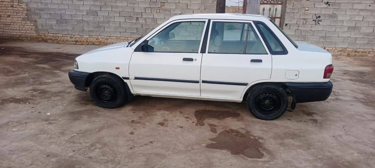 سلام عليكم سايبه بيض موديل ٢٠١٤مكفول من الضربه قويه بيه شويه صبغ بلا جاملغ خلفي وباقي كفالة مكينه كير تبريد جاهزة سياره السعر اب٣٦ورقه الاتصال ***********
