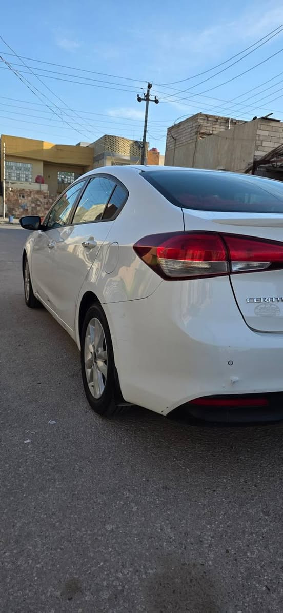 السلام عليكم للبيع كيا سيراتو مديل 2018 فول مواصفات ما عدى البصمه محرك 2000 السياره جديده ماشيه 135 السياره مكفوله من الصبغ والتبديل ما عدى شخط واضح بالصوره السعر 145 وبيه مجال للاستفسار اتصل ***********
