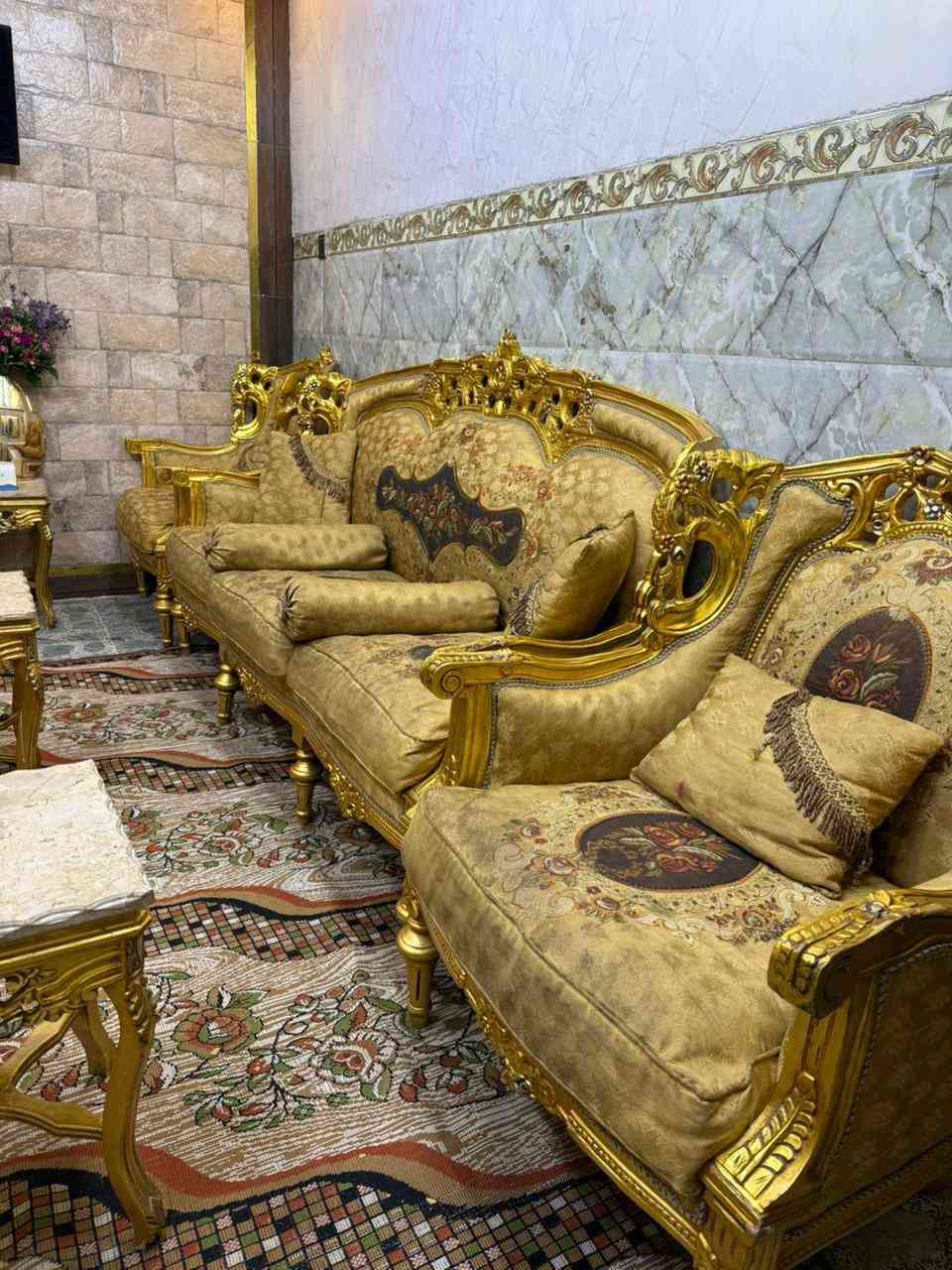 السلام عليكم ،،، من رخصة مسؤول الكروب
للبيع تخم مصري زان ملكي .. 10مقاعد جديد . كشنات منفصلة .. مع 5طبلات مرمر ... وكوشات متنوعة ... التخم كلش جديد وماخذي أستيراد من مصر مباشر ... 
السعر مليون و750 ألف .. العنوان / بغداد - الكاظمية 
للأتصال على الرقم التالي / *********** واتساب
