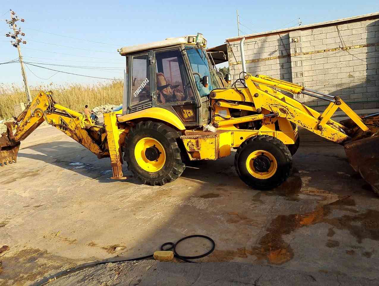 السلام عليكم حفارة جيسيبي موديل ٩٦ سلايت ومقص رقم الماني للبيع موبايل ***********
