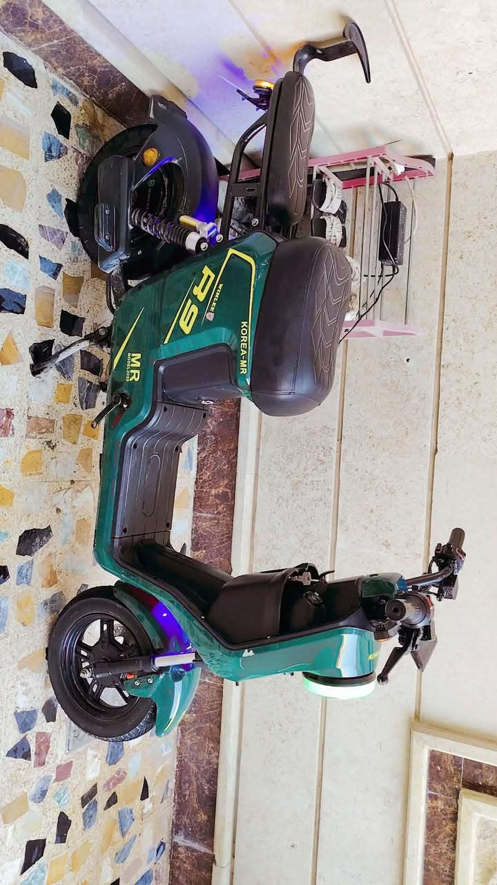 للبيع ماطور سكل R9 مستعمل لون اخضر  خمس بطاريات بيهم 3 يرادلهم تبديل و 2 جدد شادهم السعر 350 
 ‭ ‭0771 700 8959‬

