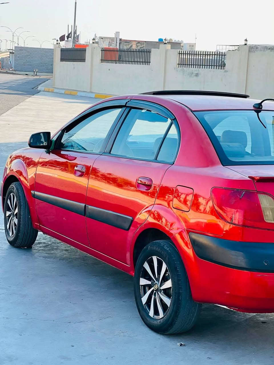 السلام عليكم كيه ريو 2009 خليجيه رقم بغداد لانكليزي  بيه صبغ بنيد فقط بدون ضرر مكينه 1600 فتحه جام كهرباء كير مكينه جدد صدر امامي خلفي جديد منضومه تبريد جديده مابيه اي نقص  السعر 72وبيه مجال الاستفسار *********** مكاني ديالى بعقوبه
