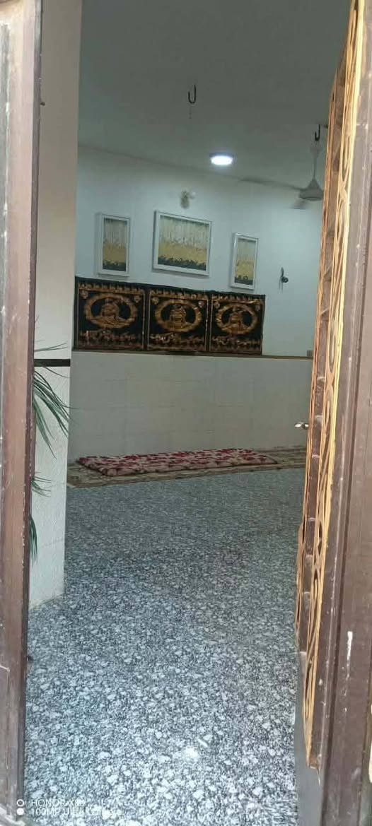 دار للبيع كربلاء مساحه 150م سند 25 بناء حديث طابوق طابقين 
طابق الاول 3غرف نوم وصاله وصحيات وبيتونه  ومطبخ وسطح بي درج خارجي كونكريت صب يعني تكدر تعزل ثاني وحده 
اما طابق الارضي 2عرف نوم استقبال مطبخ صاله وصحيات داخليه مغربي وصيحات خارجيه
موقع البيت  الامين الاولى شارع ابون الدهن خلف اسواق المائدة طريق الي يدخل مدخل ثاني خلف جامعه اهل البيت السعر 185مليون مع المجال 
مكتب ارض الجنة باداره السيد حيدر البطاط الحر مقابل مدرسه علي الوردي 
تواصل مع الارقام ***********
***********
