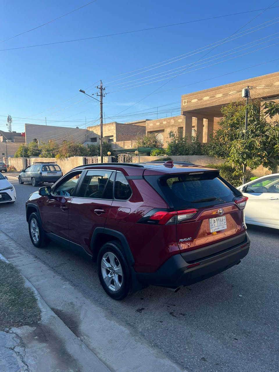 السلام عليكم 
راف فور 2023 XLE
السياره دفع رباعي AWD
السياره وارد امريكي 
بيه صبغ بس دعاميه
وبنيد تبديل نفس الون بدون دواخل
ماشية 38 الف كيلو
رقمه بغداد مميز 
ومكانه بغداد
رايده 280 وبيه مجال 
رقمي *********** بغداد, العراق
