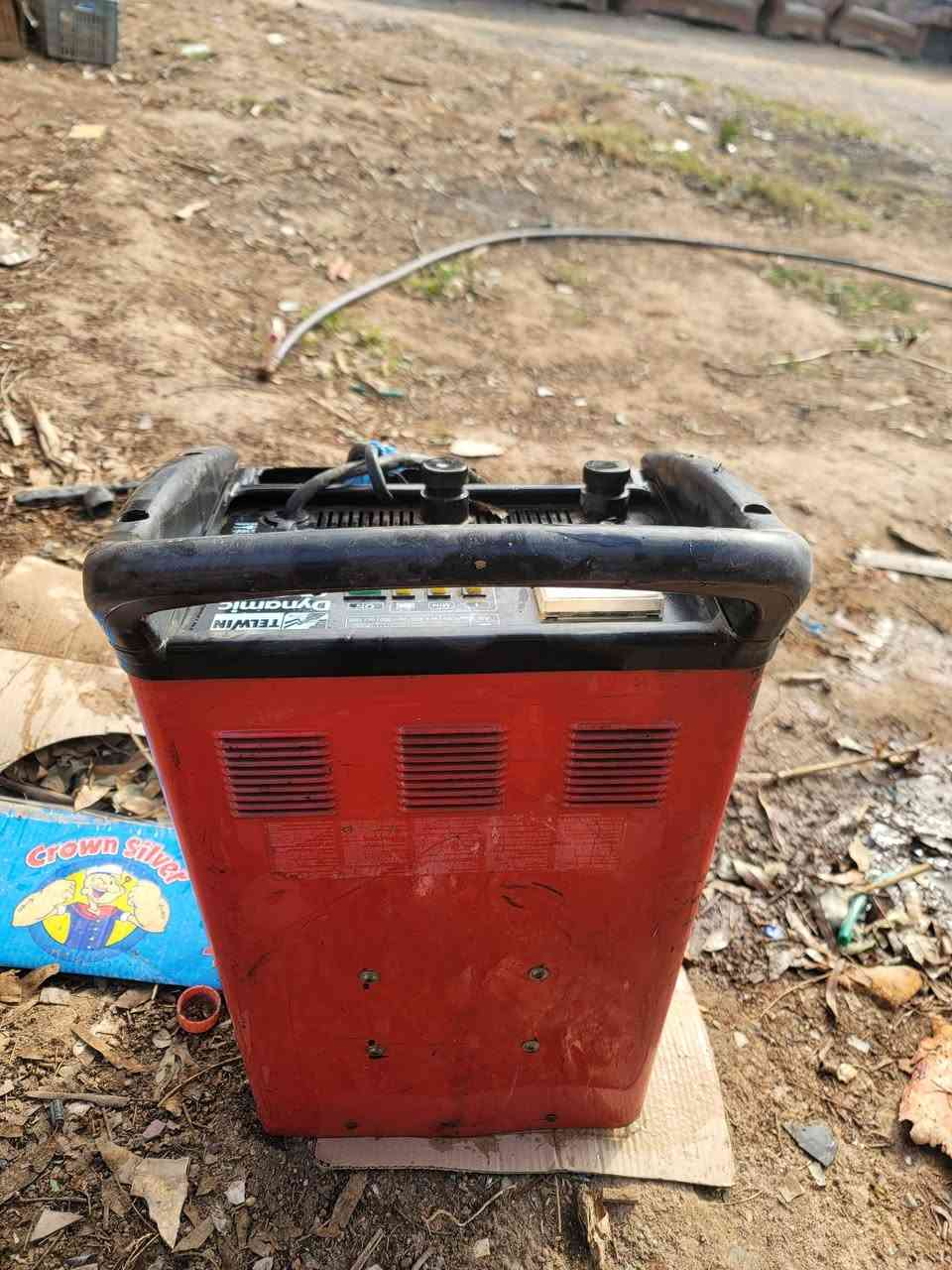 شاحنه بطاريات 24و12فولت شاحنه محول كبيره وليس كارت لكن اكو وعود كاذ به اعاده نشرها السعر ٢٠٠ الف هاتف ***********4
