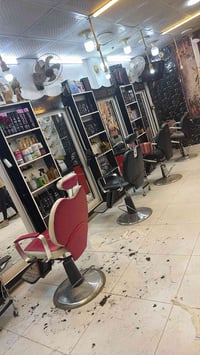 محل حلاقة • حي نداء • موقف كيات