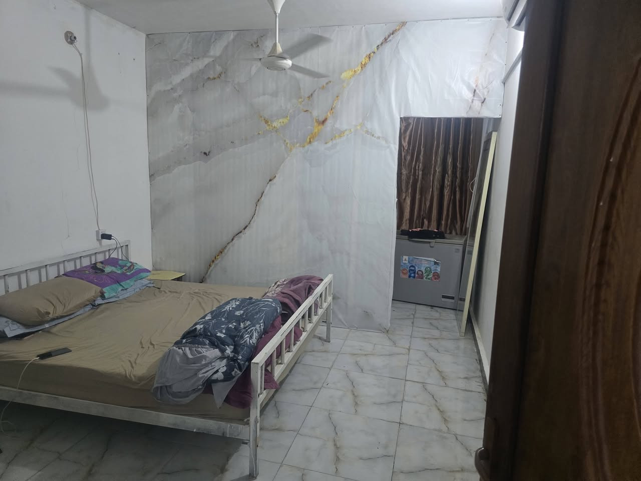 بيت ١٥٠ متر للبيع غرفتين وصالة واجهة ٧.٥ م ونزال ٢٠ م بناء بلوك العنوان حي الأمين الثانية قرب مجمع الأمير السكني للأستعلام الاتصال ***********
