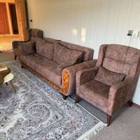 كنبة • مغطاة