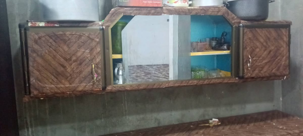 كاونتر الامنيوم قطعتين مستعمل نضيف لون اسود بس مغلف جلاد لون جوزي مثل ماموضح بصوره.. سعر 60وبي مجال بسيط مكان سماوه.. تصال عله رقم او مراسله واتساب  ***********
