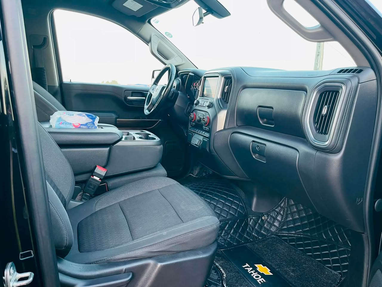 Chevrolet silverado 2021 
V8 5300 4X4

مواصفات
كاميرا
شاشة كبير
شغال
حساس
لايت ليد
كشنات هيتر
ماشية :90 الف 
حادث: باب البدي فقط

سعر : $ 288 بيها مجال
مكان  واسط الزبيدية
***********
***********
