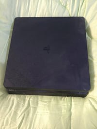 بلي ستيشن فور سلم خليجي ذاكرة ٥٠٠ كيكابايت للبيع ما مفتوح نهائيا وما ط...