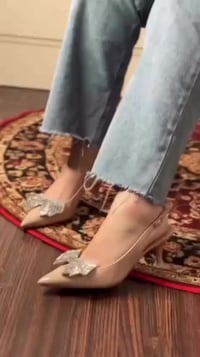 وي مول النسيم • احذية وحقائب • شطره شارع حوني