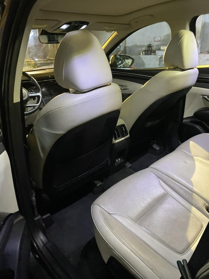 توسان برستيج 2023
محرك جديد 
فول مواصفات 
تحكم ستيرن 
كير بيانو
سايد بريك كهربائي
كاميرات 360 
فتحة 
كشنات جلد 
ماشية 27
حادثه فقط قبق جنطه
بعد هواي مواصفات
رقمي 
***********
الحرية الاولى 
سعر 219 بيه مجال
