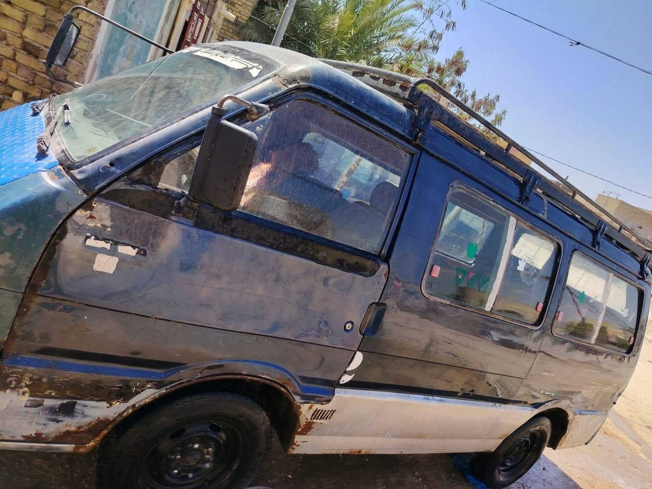 وسلام عليكم ورحمة الله وبركاتة كيا بستا لبيع موديل 94سنويه نافذة راعيه موجود مكينه كير اكسن جدد تخم تاير كهربائية شغاله داينمو باتري سلف جديد غرفته حلوه باور ومشط جدد مكاني كربلاء بلداخلي سعره 17وبيه مجال للشراي ***********
