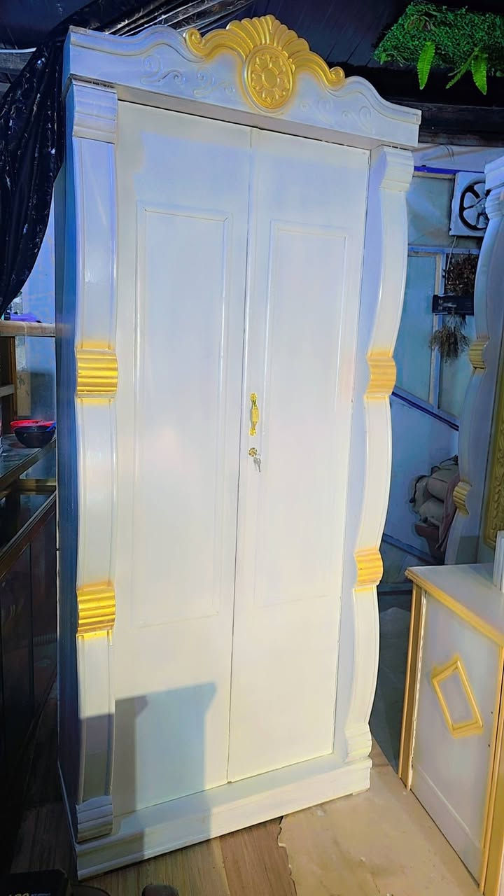 غرفه نوم للبيع المكان البصرة القبلة حي الجامعه رقم للتصال ***********
السعر600 يوجد توصيل
