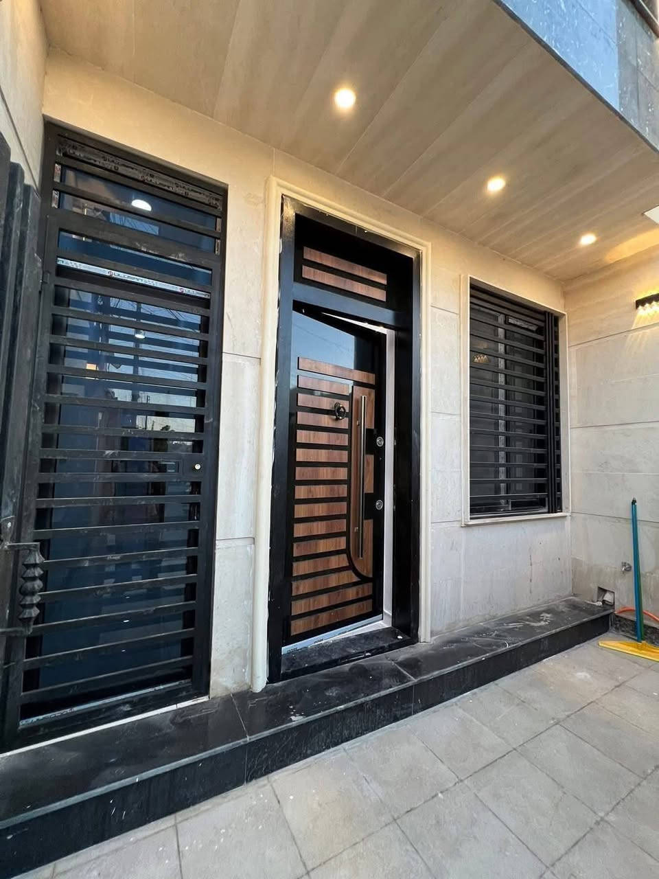 تم تسليم الدار في بعقوبة
بسم الله الرحمن الرحيم 
(المصداقية شعارنا ورضاكم هدفنا)
يعلن المهندس معتز الهيبي عن بناء دار احلامك 
بل نقد وبل تقسيط بتسديد شهري وعلى شكل دفعات حسب رغبتك 
بناء كافة الدور السكنية والمحال التجارية
في ديالى والمناطق المحيطة بها بأشراف هندسي وكوادر ذو كفائة عالية بكافة درجات البناء وحسب طلب الزبون 
لدى مكتب عين الشمس الهندسي 
(نضع خبرتنا بين ايديكم) للاستفسار اكثر 
يرجا زيارتنا الى موقع الشركة القائم في بعقوبة تقاطع القدس او مراسلتنا على الواتساب او الاتصال بل ارقام التالية
‭0775 861 0189
