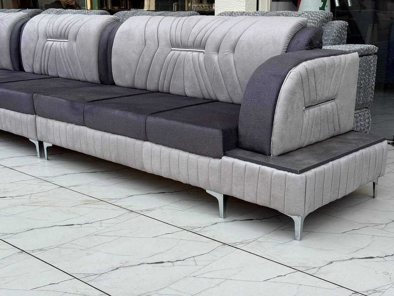 #معرض_علاوي_الدغيش_للاثاث_المنزلي 🫡❤️
ديوان عراقي شغل حطاطه خشب بلوك اسود بلكامل
قياس 7 امتار 5 قطّع 11 مقعد شغلنا الخاص بضمان حقيقي يمتد لسنوات الاسفنج اكسترا والخشب بلوك عراقي جدا ثقيل اضافة إلى نوعية الاقماش الممتازة والأصليه
#مستعدون_لمراوس_الاثاث_المستعمل_بجديد ❤️
#الي_عندو_اي_غرض_للبيع_يراسلنا_على_الواتساب
#للاستفسار_***********(علاوي الدغيش)
او ( *********** / علاوي الدغيش )

#العنوان (صلاح الدين / بيجي / داخل السوق / مقابل اسواق الشاطي )

واهلا وسهلا بجميع زبائننا الكرام وحياكم الله
