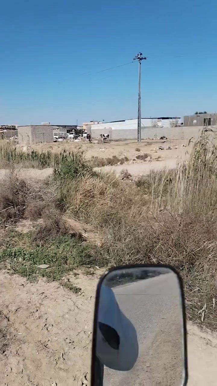 قطعه بمساحه 1400 م سند 25  تحتوي ع دارين والباقي قظعه بمساحه 600 متر  يبعد عن شارع زيد عليه السلام 200 متر وعن شارع العلويه اسماء 150 متر ..كما مبين في الفيديوات  ...
بسبب الوعود الكاذبه… يااخي اذا ماتشتري لا تنافس الناس وتروح 

الاول طابوك...صب كونكريت  ..يجتوي علئ ثلاث غرف  وصاله ومطبخ واستقبال ومجمع صحيات غير ملبوخ 

الثاني بلوك بمساحه ٢٥٠ متر عكاده ملبوخ جص 
يحتوي ع غرفه وصاله واستفبال ومطبخ وصحيات خارجيه  وبيتونه 
فقط يحتاج للبورك   وارضيه بورسلين

السعر 90 وبيه مجال للشراي… ***********
قطعه بمساحه 1400 م سند 25  تحتوي ع دارين والباقي قظعه بمساحه 600 متر  يبعد عن شارع زيد عليه السلام 200 متر وعن شارع العلويه اسماء 150 متر ..كما مبين في الفيديوات  ...
