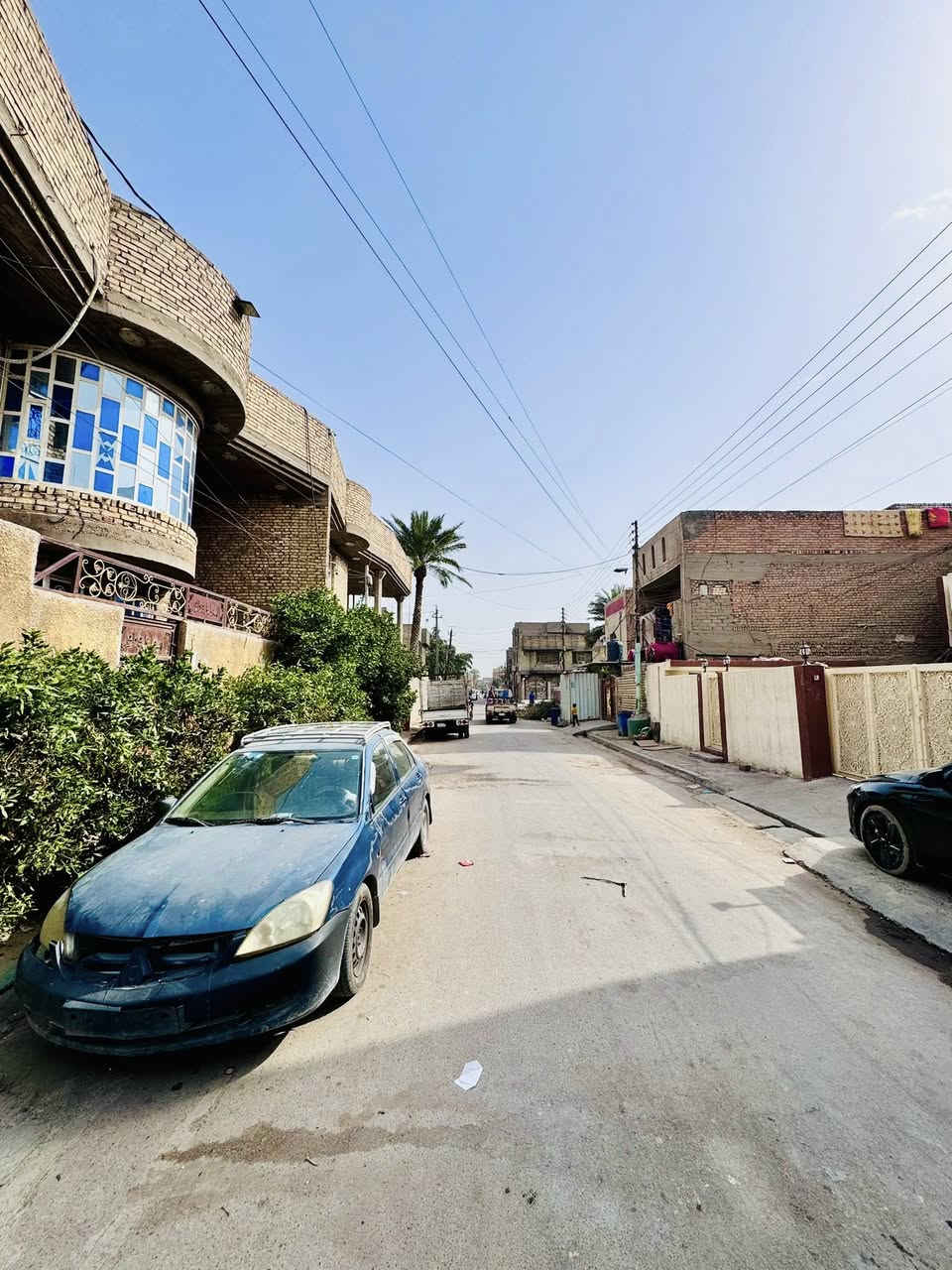 سلام عليكم بيت بل ورفلي بدايت الورفلي رابع فرع عله يمنه جاي من جامع الهداء 200 متر يصلح تفليش او سكن***********
