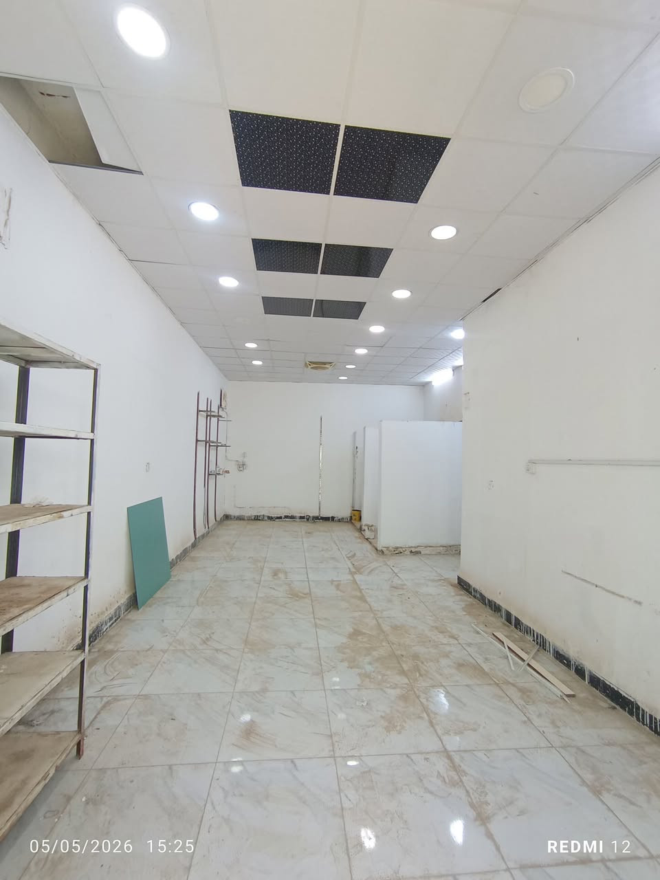 اعادة نشر 
محل للأيجار المساحة 50 متر يحتوي المحل حلى مخزن صغير وصحيات.....
📍موقع المحل حي المعلمين على الشارع العام خلف مأكولات تشرين...
🔴 ملاحظة : المحل كان صيدلية الريحانة سابقاً 
للأستفسار ***********
