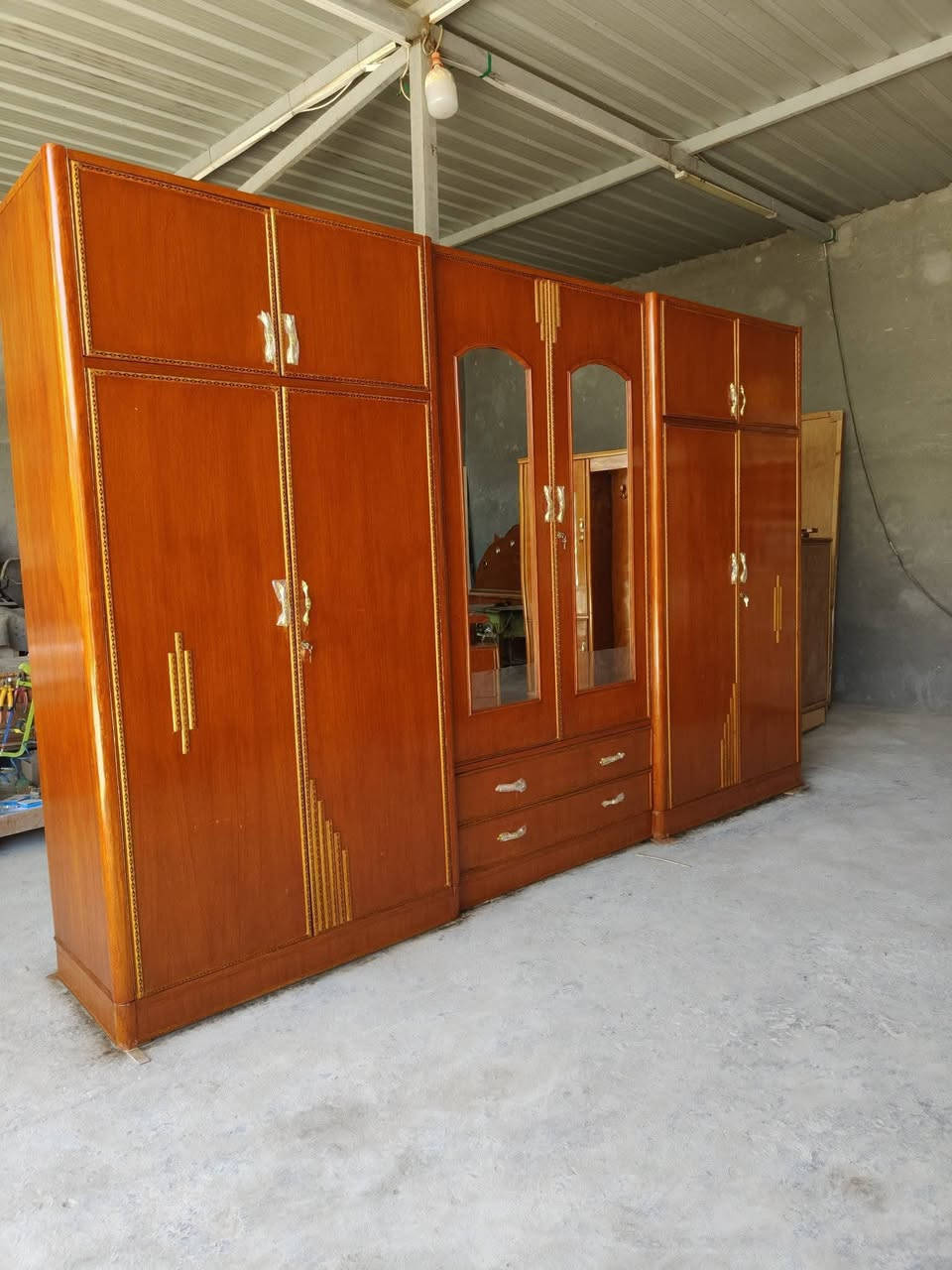 يالله 
غرفة نوم 6باب ملحق  
صاج تسكام 5 ملم طبيعي 
الضهر جرجوبة  براغي 
غرفة مال عرس  جدا حلو الغرفة 

السعر 850 مع الشد والنقل داخل الحلة 
  
توصيل محافظات  او اقضيه ونواحي  بكروه مناسبه 
*********** 

العنوان   حلة ناحية ابو غرق
