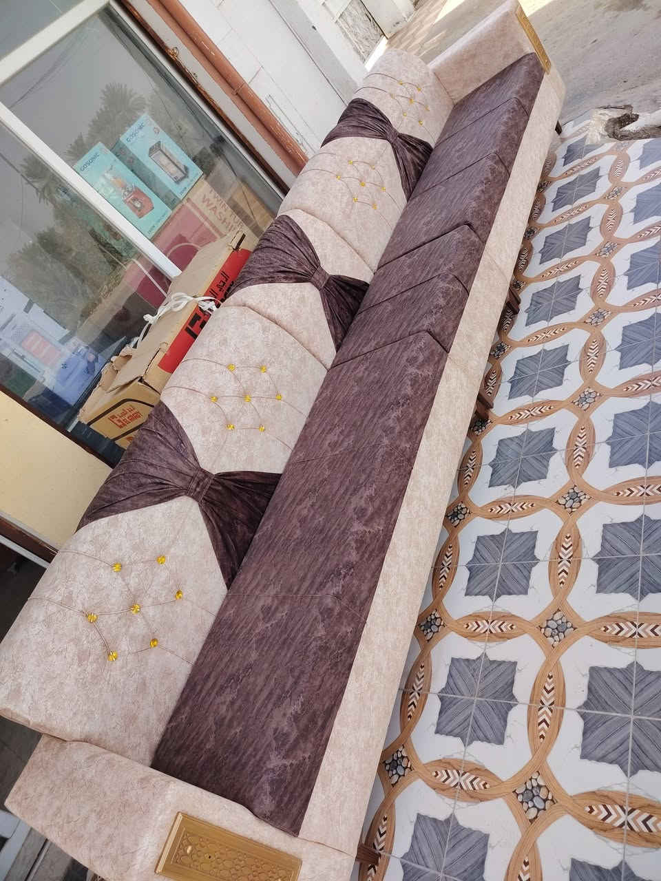 ديوان عشر مقاعد وبأنسب الأسعار يوجد خدمة توصيل ***********
معرض و مزاد ألاصدقاء
