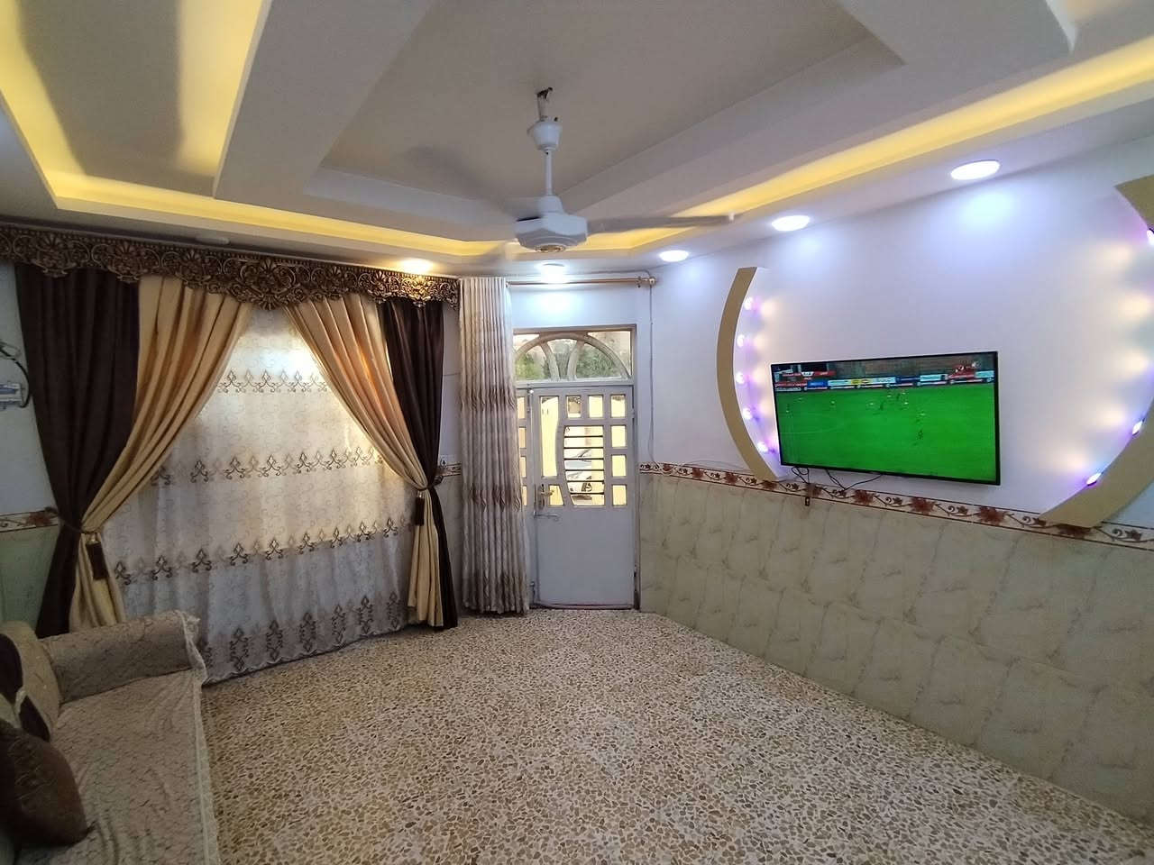 🔴 دار للبيع 🏘🔑🔑FOR SALE 

🔴الموقع👀 حي البكر خلف اصباغ نشوان وغسان للحلويات 

🔴 ملك صرف طابو الزهور

🔴مساحة الدار ( 117.5 ) متر

🔴الواجهة (7.5)

🔴 طابق بناء محدث 2020

🔴 يتكون من غرفتين نوم وهول واستقبال ومطبخ وصحيات.. 

🔴للأستفسار عن عروضنا العقارية المتميزة وأسعارها ⤵️مراجعة

          🎖تاج الملوك للعقار🎖
     

🔴العراق↔️الموصل↔️ حي الاخاء سايدين كنيسة تايتنك مقابل البسة الأصدقاء أو ألتواصل معنآ ⤵️على الارقام
☎️(***********) ابو حسن
☎️(***********) ابو حسن
☎️(***********) ابو عماد 
☎️(***********) ابو عماد

