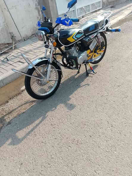 سلام عليكم موطور يراني للبيع موديل 25 بعده جديد سعر 900وبي مجال بي وراق ***********
